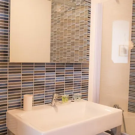 Apartment Luxury 3 Bed With Pool View