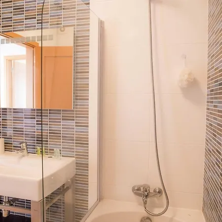 Luxury 3 Bed With Pool View