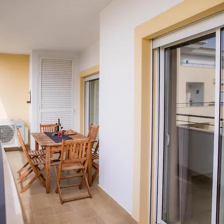 Luxury 3 Bed With Pool View Lagos