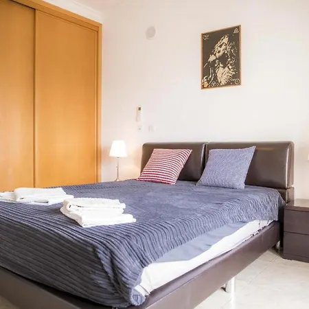 Luxury 3 Bed With Pool View